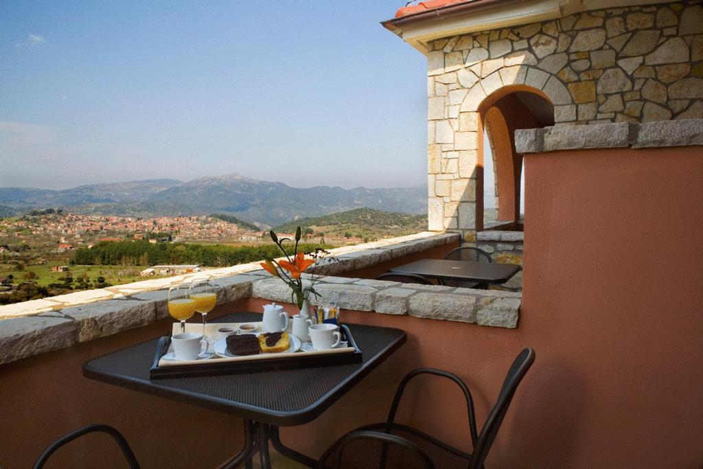 Vytina Mountain View Hotel Екстер'єр фото